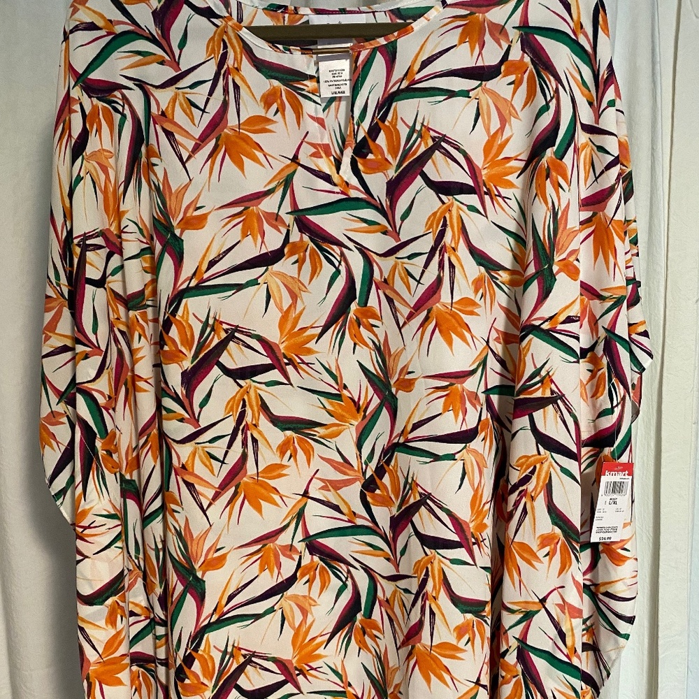 Jaclyn Smith flowy blouse